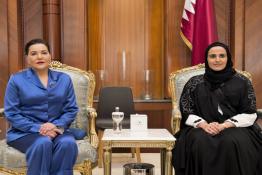 Image du Maroc Professionnelle de  SAR la Princesse Lalla Hasnaa en missions de Représentations du Roi Mohammed Vi, attend en compagnie de  Cheikha Al-Mayassa Bent Hamad Bin Khalifa Al Thani la cérémonie d'inauguration officielle de la Bibliothèque Nationale du Qatar à Doha Le 14 Avril 2018. (Photo/ SPPR) via Jalilbounhar.com 